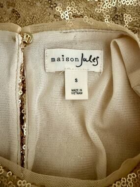 Maison Jules Gold Sequined Short Sleeve Jewel Neck Top Blouse. Size Small.